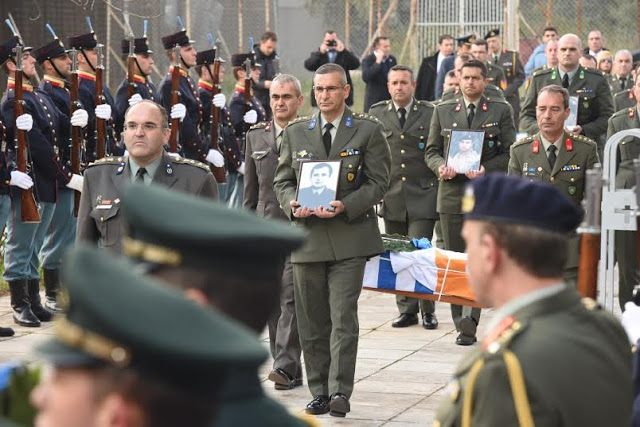 Παρουσία πολιτικής και στρατιωτικής ηγεσίας του ΥΠΕΘΑ στην τελετή παραλαβής λειψάνων αγνοούμενων του Κυπριακού αγώνα - Φωτογραφία 5