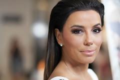 Ποια διάσημη βοηθάει την Eva Longoria να διαλέξει νυφικό; [photos]