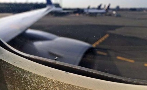 Γιατί υπάρχει αυτή η μικρή τρύπα στα παράθυρα των αεροπλάνων; - Φωτογραφία 2