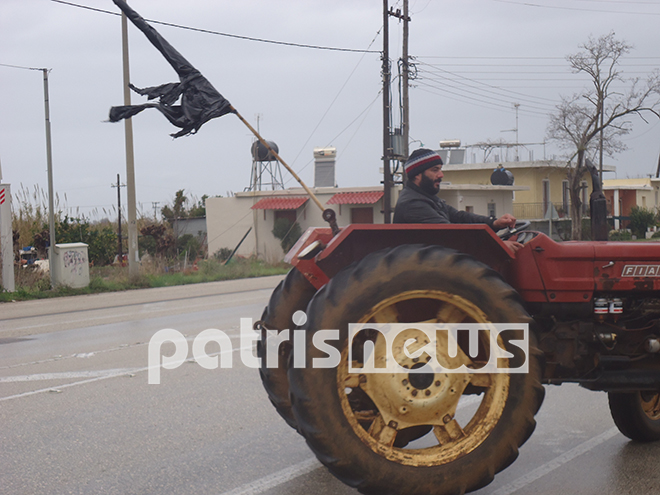 Ηλεία: Μπλόκα με τρακτέρ σε Κουρτέσι και Μαραθιά - Φωτογραφία 4