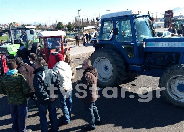 Φθιώτιδα: Οι αγρότες έκλεισαν την εθνική οδό και ενισχύουν τα μπλόκα τους [photos+video] - Φωτογραφία 5