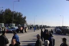 Μπλόκα των αγροτών σε όλη την Θράκη - Δεκάδες τρακτέρ στους δρόμους [photo+video]