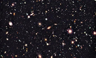 Ο λαμπρότερος γαλαξίας κρύβει μαύρο «φίδι» στον κόρφο του - Φωτογραφία 1