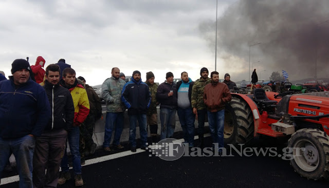 Αγροτικό μπλόκο στις Αρχάνες Ηρακλείου [photos] - Φωτογραφία 2