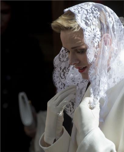Ενώπιον του Πάπα: Μόνο επτά γυναίκες επιτρέπεται να φορέσουν λευκό πέπλο - Φωτογραφία 3