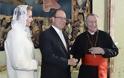 Ενώπιον του Πάπα: Μόνο επτά γυναίκες επιτρέπεται να φορέσουν λευκό πέπλο - Φωτογραφία 2