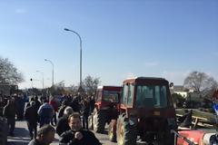 Ωρα 0 για τον Τσίπρα Οι αγρότες έκλεισαν για 1 ώρα τη γέφυρα Αρτας