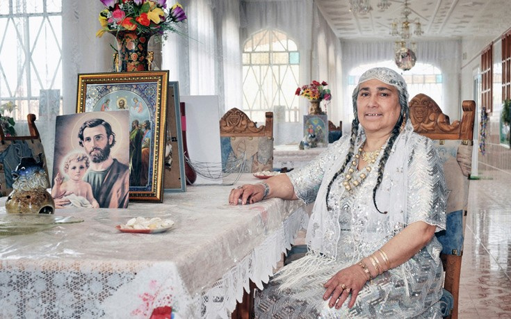 Οι εύποροι Ρομά της Ρουμανίας - Εκεί που οι γυναίκες κρατούν τα ηνία [photos] - Φωτογραφία 5