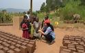 Ελένη Καραγιάννη: Μια δασκάλα ζωγραφικής στη Ρουάντα