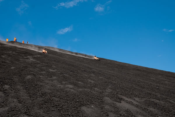 Σερφάροντας στην πλαγιά ηφαιστείου! [photos] - Φωτογραφία 15