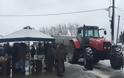 Κι αν χιονίζει... οι αγρότες στο Οροπέδιο παραμένουν στο μπλόκο [photo]