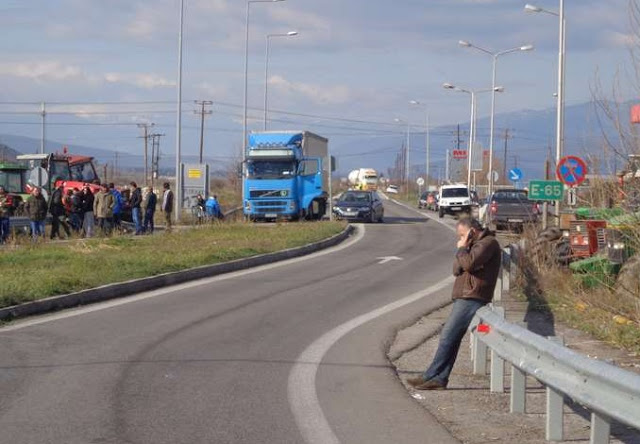 Ανυποχώρητοι οι αγρότες στο Κάστρο, την Αταλάντη και την Ελάτεια [photo+video] - Φωτογραφία 3