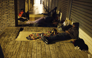 Στοιχεία-σοκ: Πάνω από 500.000 άνθρωποι κινδυνεύουν να μείνουν άστεγοι μόνο στην Αττική! - Φωτογραφία 1