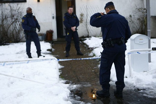 Τα σπαρακτικά λόγια της μάνας της 22χρονης που δολοφονήθηκε σε άσυλο μεταναστών... [photos] - Φωτογραφία 2