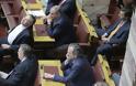 Καραμανλής-Σαμαράς: Ούτε ένα βλέμμα χθες στη Βουλή...