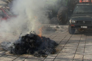 Ιωάννινα: Αγροτική κινητοποίηση στο κέντρο της πόλης Επεισόδιο με τον Περιφερειάρχη Ηπείρου [phpto+video] - Φωτογραφία 1