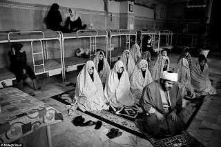 Φρικιαστικές εικόνες: Οι γυναίκες που περιμένουν να εκτελεστούν στο Ιράν... [photos] - Φωτογραφία 1