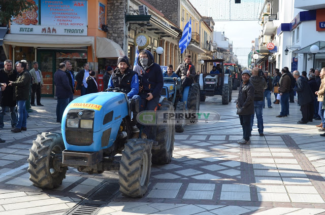 Το μήνυμα των αγροτών απο την πατρίδα του Πρωθυπουργού:Μέχρι και τον οβελία ..στους δρόμους θα τον ψήσουμε [photo+video] - Φωτογραφία 2