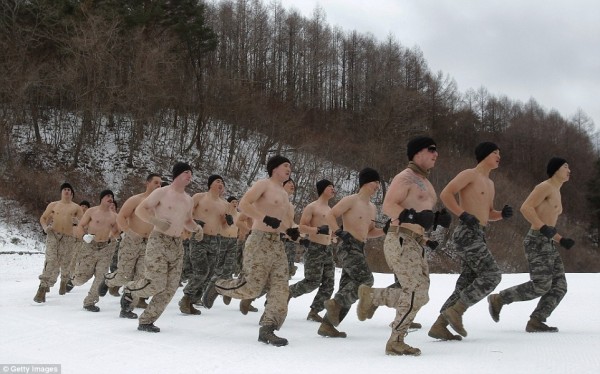 Σε ακραίο κρύο οι στρατιωτικές ασκήσεις των Αμερικανικών και Νοτιοκορεατικών πεζοναυτών (Εικόνες και βίντεο) - Φωτογραφία 3