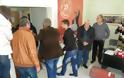 Αγρότες έριξαν γάλα μέσα στα γραφεία του ΣΥΡΙΖΑ στο Ρέθυμνο – Εκαψαν σημαίες του κόμματος [photos] - Φωτογραφία 3