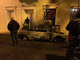 Επίθεση με μολότοφ στο σπίτι του Αλέκου Φλαμπουράρη - ΣΥΡΙΖΑ: Η κυβέρνηση δεν εκφοβίζεται - Φωτογραφία 1
