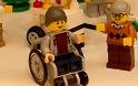 Η Lego πρωτοτυπεί και συγκινεί λανσάροντας φιγούρες με αναπηρία! - Φωτογραφία 2