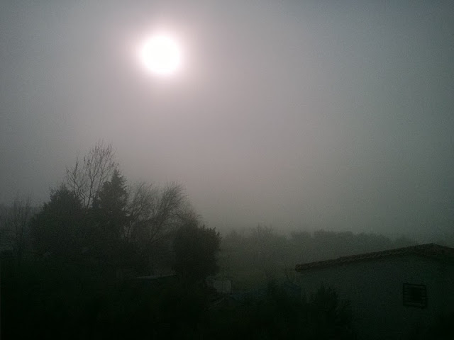 Ομίχλη σκέπασε την Ξάνθη - Εντυπωσιακό σκηνικό μέσα στην πόλη και στον κάμπο - Φωτογραφία 4