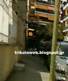 Επίθεση έκαναν οι οπαδοί της ΑΕΚ στα γραφεία της Χρυσης Αυγής στα Τρίκαλα - Φωτογραφία 3