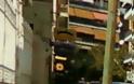 Επίθεση έκαναν οι οπαδοί της ΑΕΚ στα γραφεία της Χρυσης Αυγής στα Τρίκαλα - Φωτογραφία 1
