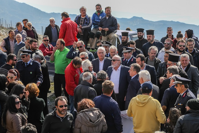 Μπλόκο στον… υπουργό από τους αγρότες – Θερμή υποδοχή στον κ. Κουρουμπλή [photo+video] - Φωτογραφία 2