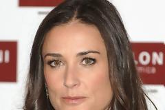 Η Demi Moore είναι 53! Δείτε πώς εμφανίστηκε στα SAG Awards... [photos]