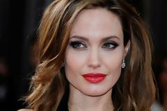 Σοκ! Η Angelina Jolie πάσχει από νευρική ανορεξία... [photos]