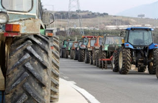 Δυτική Ελλάδα: Δεν το κουνούν οι αγρότες από τους δρόμους - Σκληραίνουν τη στάση τους απέναντι στην Κυβέρνηση - Φωτογραφία 1