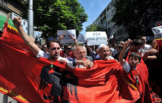 ΠΓΔΜ: Διαδηλώσεις Αλβανών για συλλήψεις ομοεθνών τους - Φωτογραφία 1