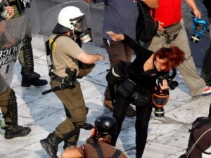 Ένας στους δύο αστυνομικούς στην Αθήνα ψήφισε Χρυσή Αυγή - Φωτογραφία 1