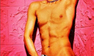 Ποιος διάσημος Έλληνας πόζαρε γυμνός στο twitter του? (Photos) - Φωτογραφία 1