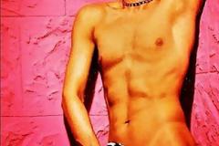 Ποιος διάσημος Έλληνας πόζαρε γυμνός στο twitter του? (Photos)