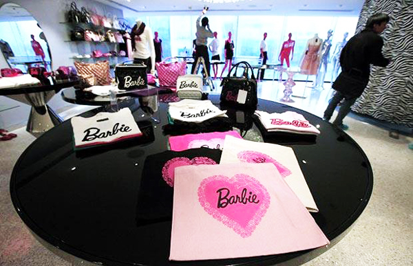 Δείτε το πρώτο κατάστημα ΑΠΟΚΛΕΙΣΤΙΚΑ για Barbie στη Σαγκάη! (Photos) - Φωτογραφία 6