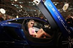 Όταν η Πάμελα Άντερσον συνάντησε... ...την νέα Panamera Mistrale