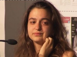 Τα δάκρυα της μικρής μαθήτριας για το μέλλον της (Video) - Φωτογραφία 1