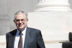 Λουκάς Παπαδήμος: Η σκοτεινή πλευρά του δοτού πρωθυπουργού