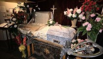 Κηδεία-πανηγύρι, αφού ο νεκρός... ζούσε! - Φωτογραφία 1