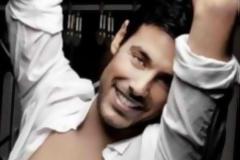 Κώστας Μαρτάκης:Στην παραλία με τον αδελφό του - Δείτε photo