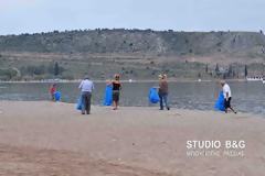 Καθαρισμός της παραλίας Καραθώνας από την χορωδία του Δ.Ο.Π.Π.Α.Τ. Ναυπλίου