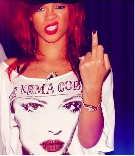 Το μεσαίο δάκτυλο της Rihanna!!! (Photos) - Φωτογραφία 24