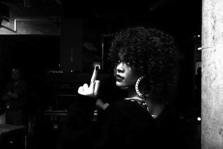 Το μεσαίο δάκτυλο της Rihanna!!! (Photos) - Φωτογραφία 25