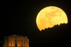 ΔΕΙΤΕ: Η πανσέληνος του Μαΐου στις χώρες του κόσμου!