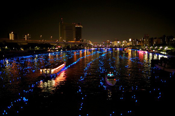 Ένα φωτεινό «ποτάμι» ρέει στην πόλη! - Φωτογραφία 3
