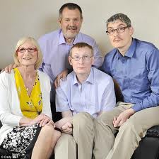 Βρετανία: Είναι 40 ετών αλλά φέρονται σαν 10χρονα - Φωτογραφία 2