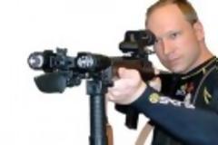 Συγκλονιστικές εικόνες: Κρεμάστηκαν από βράχο για να γλιτώσουν από τον Μπρέιβικ